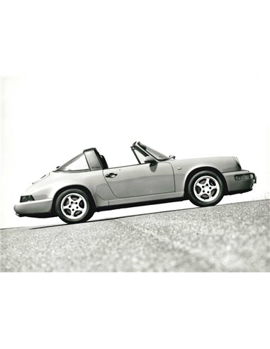 1992 PORSCHE 911 CARRERA 2 | 4 TARGA PRESS PHOTO