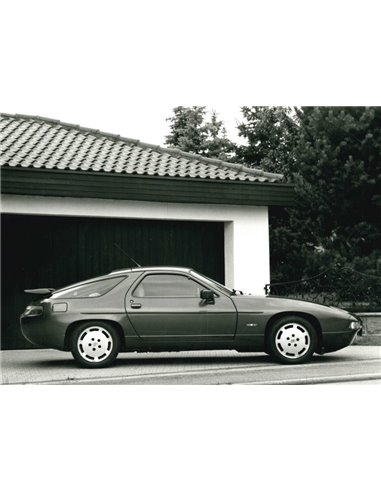 1991 PORSCHE 928 S4 PRESSEBILD