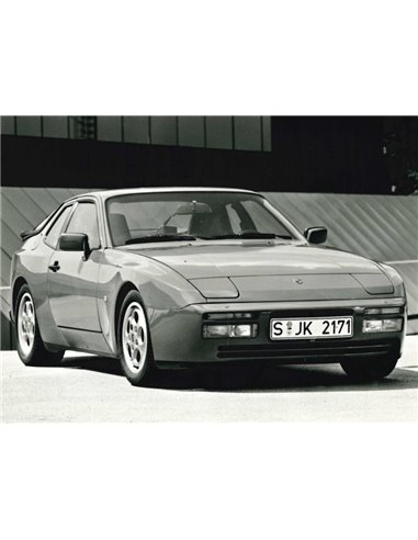 1988 PORSCHE 944 TURBO PRESS PHOTO