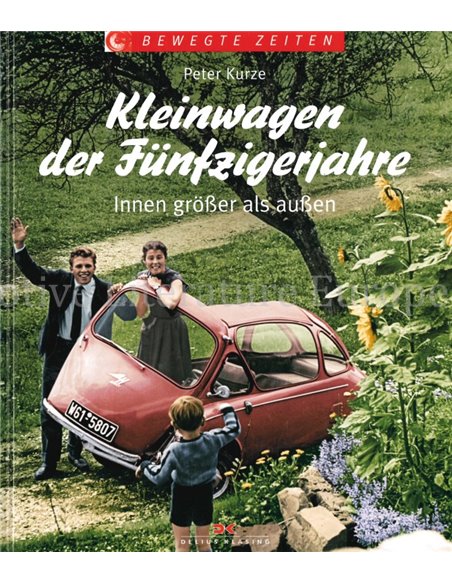 KLEINWAGEN DER FÜNFZIGERJAHRE, INNEN GRÖßER ALS AUBEN  (BEWEGTE ZEITEN) 