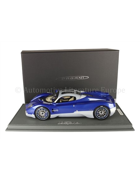 2023 PAGANI UTOPIA BLU FIBRI DI CARBONIO BBR MODELAUTO 1/36