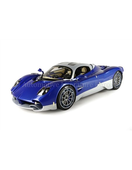 2023 PAGANI UTOPIA BLU FIBRI DI CARBONIO BBR MODELAUTO 1/36