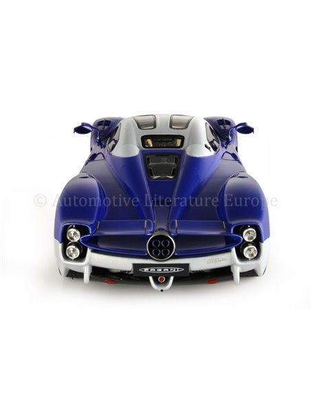 2023 PAGANI UTOPIA BLU FIBRI DI CARBONIO BBR MODELAUTO 1/36