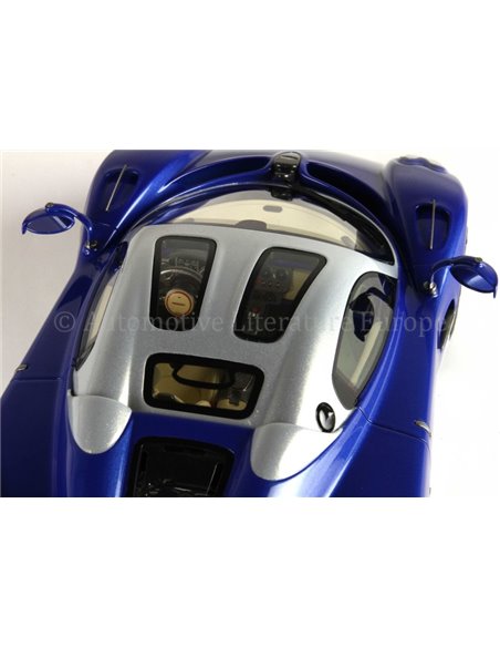 2023 PAGANI UTOPIA BLU FIBRI DI CARBONIO BBR MODELAUTO 1/36